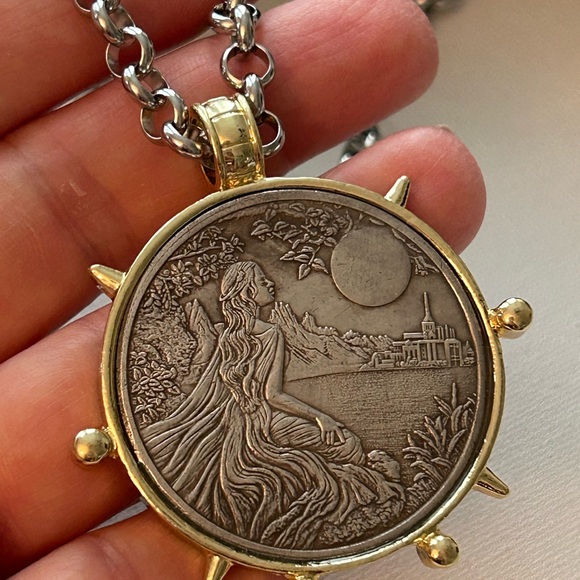 Coin necklace, Elegant Silver and Gold Pendant Necklace - Picture 4 of 8